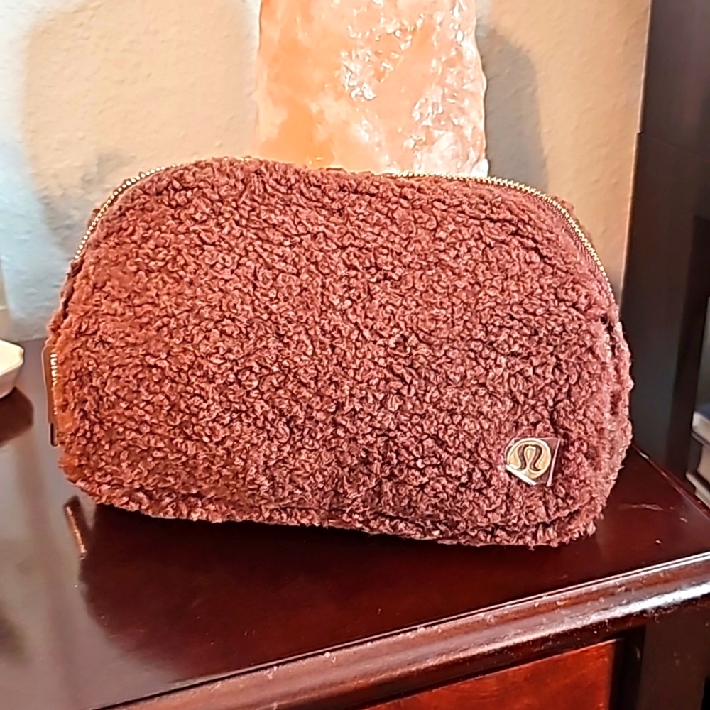 Lululemon Everywhere Belt Bag Brown Fleece Sherpa 1 Liter Size NWT